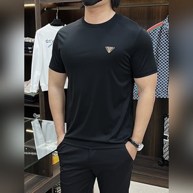 Prada 普拉達 春季新款短袖 純棉圓領短袖T恤，植絨印花，純棉T恤、上身效果