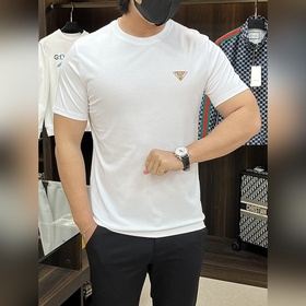 Prada 普拉達 春季新款短袖 純棉圓領短袖T恤，植絨印花，純棉T恤、上身效果