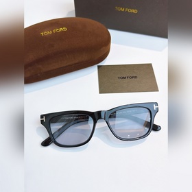 官網1：1顔色 發哥MAMA頒獎佩戴色 TOM FORD MODEL：TF136