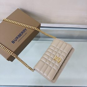 特級 B家最新小羊皮手拿包 斜跨包 設計靈感源自品牌标志性格紋，裝飾TB專屬标