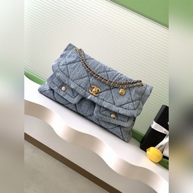 Chanel 25K不愧是香奈兒！牛仔布 真的太心動了！口袋放在正面，立刻讓經典
