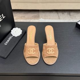 CHANEL25c爆款坡跟拖鞋！ 專櫃[正品級]版本！！ 專櫃爆款坡跟拖鞋，經典