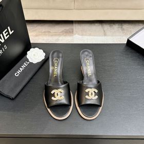 CHANEL25c爆款坡跟拖鞋！ 專櫃[正品級]版本！！ 專櫃爆款坡跟拖鞋，經典