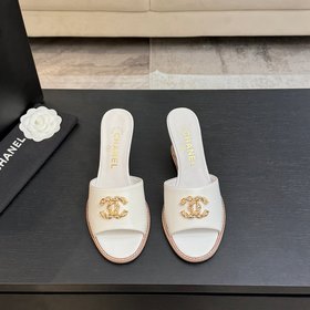 CHANEL25c爆款坡跟拖鞋！ 專櫃[正品級]版本！！ 專櫃爆款坡跟拖鞋，經典