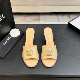 CHANEL25c爆款坡跟拖鞋！ 專櫃[正品級]版本！！ 專櫃爆款坡跟拖鞋，經典