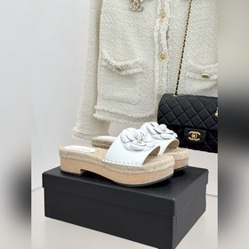 CHANEL 小香經典春夏麻繩 山茶花系列厚底拖鞋 這一季山茶花系列真的超美 香