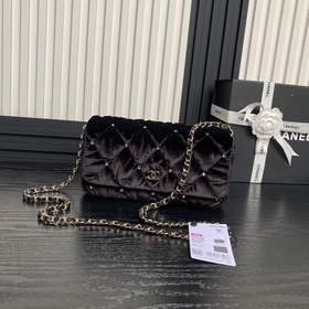 Chanel 24B 晚宴包 AP4129冷豔高級感 秋冬絲絨款讓人愛不釋手 搭