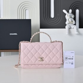 chanel 水鑽珍珠手柄 WOC 真的好看 一看到就愛上了手柄設計的太精緻了