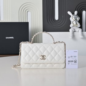 chanel 水鑽珍珠手柄 風琴包 真的好看 一看到就愛上了手柄設計的太精緻了