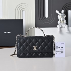 chanel 水鑽珍珠手柄 風琴包 真的好看 一看到就愛上了手柄設計的太精緻了