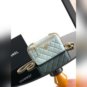 CHANEL金屬球系列 MINI盒子包 黑色 外形差不多跟一個手掌一般大 容量雖