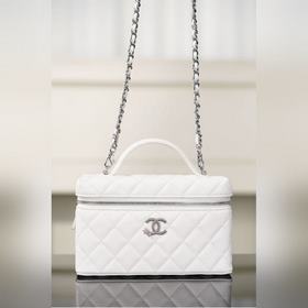 頂級進口原廠皮 所見即所得 Chanel 25B 星星鑽扣LP盒子包 白銀