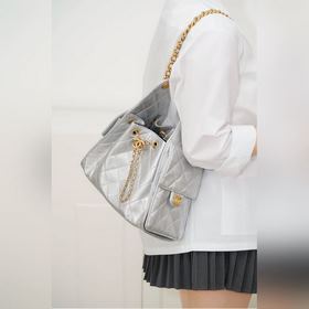 頂級進口原廠皮 所見即所得 以年份命名的25bag！ 金屬感滿滿 背上就是時髦