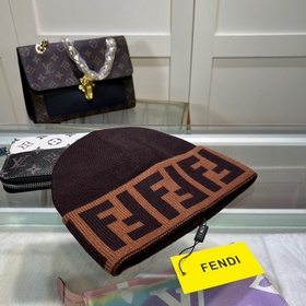 配防塵袋 芬迪FENDI針織帽 官網新品 簡約大氣 緊密的針織法非常厚實 ，柔