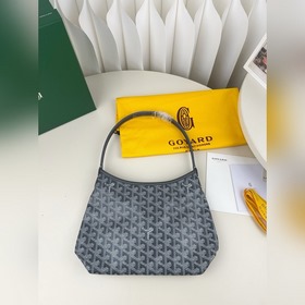 Goyard mini hobo真的太懂女生了！ 小巧的包身+簡約的設計 狗牙本
