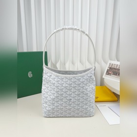 Goyard mini hobo真的太懂女生了！ 小巧的包身+簡約的設計 狗牙本
