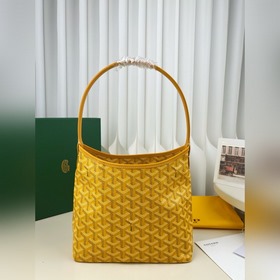 Goyard mini hobo真的太懂女生了！ 小巧的包身+簡約的設計 狗牙本