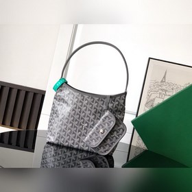 Bohème Hobo迷你包是輕巧、靈活和安全的縮影，這要歸功于它的拉鍊閉合。由