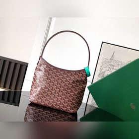 Bohème Hobo迷你包是輕巧、靈活和安全的縮影，這要歸功于它的拉鍊閉合。由