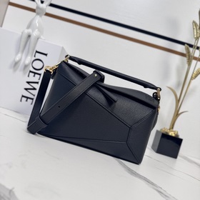 Loewe 新版本 小號柔軟粒面牛皮革Puzzle Edge手袋 Loewe