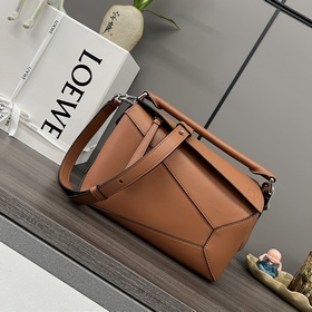 Loewe 新版本 小號柔軟粒面牛皮革Puzzle Edge手袋 Loewe