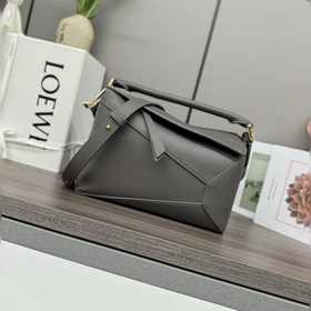 Loewe 新版本 小號柔軟粒面牛皮革Puzzle Edge手袋 Loewe