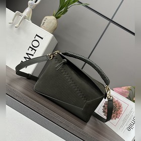 Loewe 新版本 小號柔軟牛皮革和磨砂Puzzle Edge手袋 Loewe