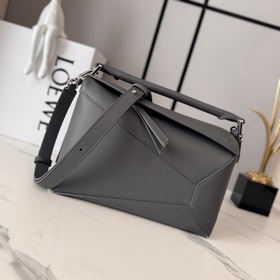 Loewe 新版本 小號柔軟牛皮革Puzzle Edge手袋 Loewe 推