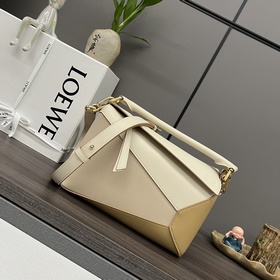 Loewe 新款 最新拼色 小號柔軟牛皮革Puzzle手袋 Loewe 推出