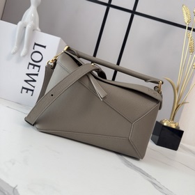 Loewe 新版本 小號柔軟粒面牛皮革Puzzle Edge手袋 Loewe
