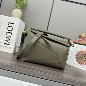 Loewe 新版本 小號柔軟牛皮革Puzzle Edge手袋 Loewe 推