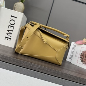 Loewe 新版本 小號柔軟牛皮革Puzzle Edge手袋 Loewe 推