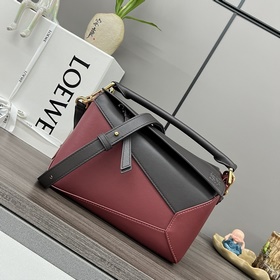 Loewe 新款 小號經典牛皮革Puzzle手袋 Loewe 推出的首次亮相