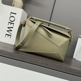 Loewe 新版本 小號柔軟牛皮革Puzzle Edge手袋 Loewe 推