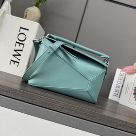 Loewe 新版本 小號柔軟牛皮革Puzzle Edge手袋 Loewe 推