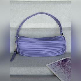 原廠皮  Loewe 褶皺納帕皮革手鍊小包 9751 顔色：芋紫 這款多功