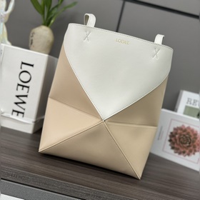 Loewe 新款 小號拼色 亮面牛皮革 Puzzle Fold Tote采用标志