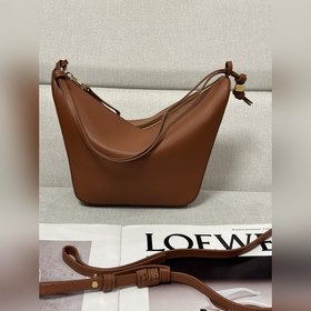 原廠皮  Loewe  經典棕色 經典牛皮革Hammock hobo手袋