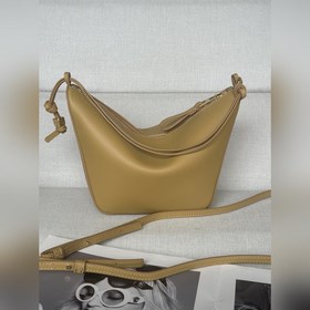 原廠皮 新色沙漠黃色 Loewe  經典牛皮革Hammock hobo手袋