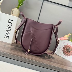 L家 經典牛皮革Hammock bag 手袋(新尺寸)吊床包 是一款帶有柔軟側面
