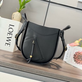 家 經典牛皮革Hammock bag 手袋(新尺寸)吊床包 是一款帶有柔軟側面
