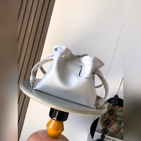 明星同款，新版本福袋30CM 中號亮面牛皮革新款Flamenco手拿包福袋 采用