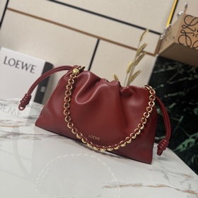 Loewe 柔軟納帕羊皮革 Flamenco Purse 福袋 采用褶皺設計，