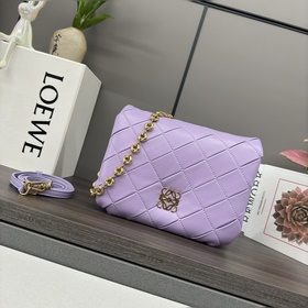 Loewe 複褶閃亮納帕羊皮革 Puffer Goya 手袋 受到了 Goya