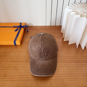 路易威登棒球帽LouisVuitton 新款LV棒球帽，重工打造 完美刺繡，高端