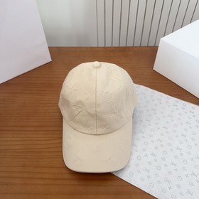 路易威登棒球帽LouisVuitton 新款LV棒球帽，重工打造 完美刺繡，高端