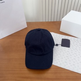 路易威登棒球帽LouisVuitton 新款LV棒球帽，重工打造 完美刺繡，高端