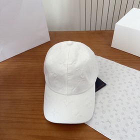 路易威登棒球帽LouisVuitton 新款LV棒球帽，重工打造 完美刺繡，高端