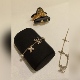 LV ICONIC TRESOR手鍊 金色滿鑽字母花卉珍珠Monogram圖案