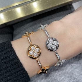 LV大號六花滿鑽手鍊。 以你之愛，為她甄選 18K金雕琢星形Monogram花